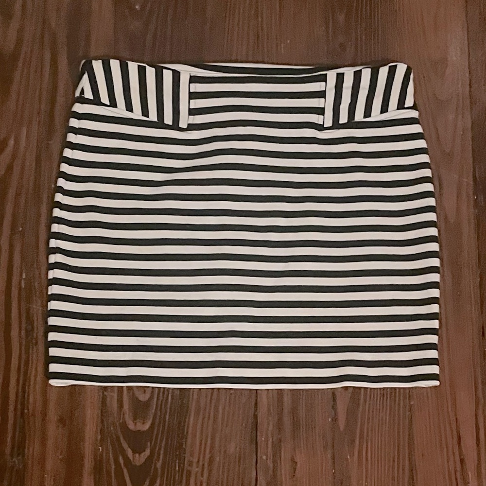 XXL Women’s Blk/Wht Striped Mini Skirt (Large)